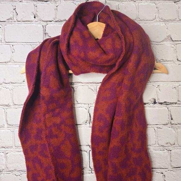 Athleta Morro Cheetah Leopard Animal Print Soft Plush Wrap Around Scarf Purple - Picture 2 of 8